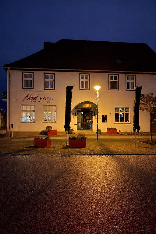 Aussenansicht Nacht Hoch.png